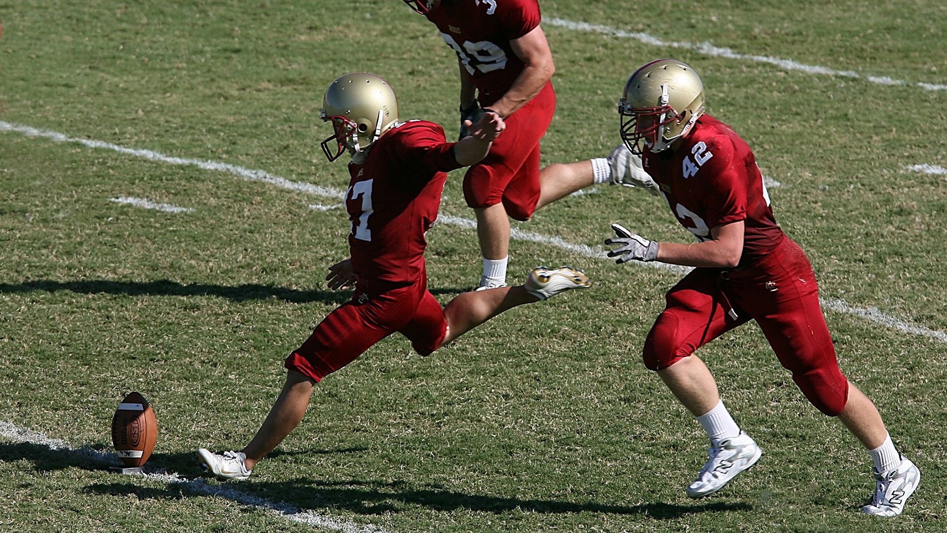 贝尔哈德·福特：稳固防线和突破进攻的全能球员，贝尔福特老婆